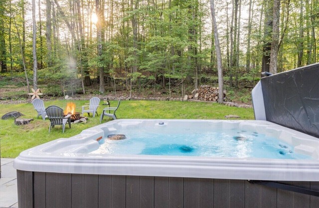 Modern Rustic Retreat w/Hot Tub