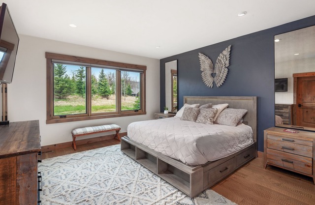 Modern-Rustic Retreat + Full Kitchen, Soaking Tub, Office, Media Room & Deck