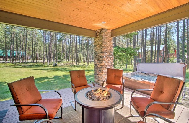 Modern-Rustic Ronald Getaway Hot Tub, Grill!