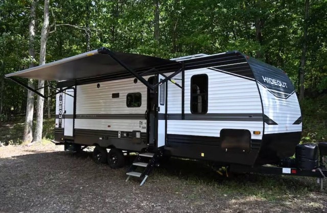 Modern RV Camper #2: Sleeps 6, Pet-friendly, Surrounded by Nature