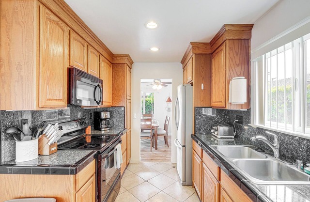 Modern San Diego Bungalow w/Yard - 5 Mi to Beach!