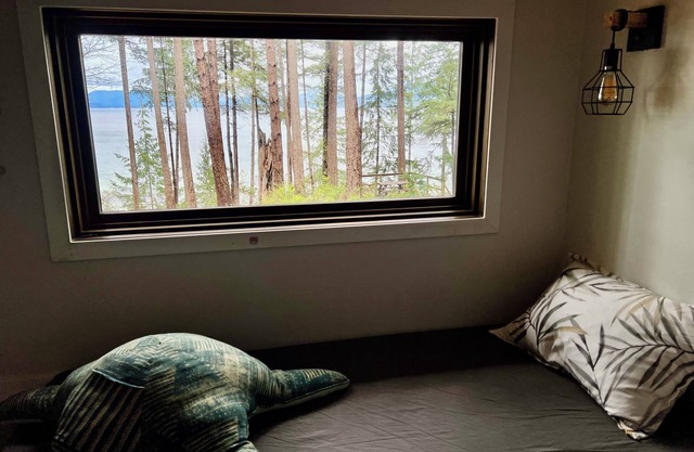 Modern Savary Island Cottage – Perfect Family Getaway & Kids’ Favorite!