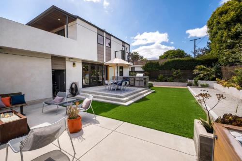 Modern Sea Escape