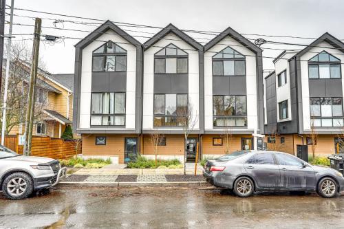 Modern Seattle Townhome Walk to Light Rail!