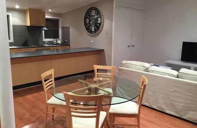 Moderne Second Story Wohnung, 5 Personen