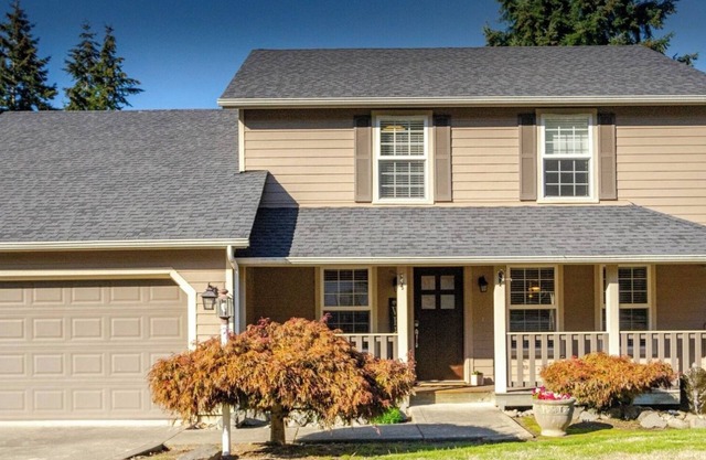 Modern Self check-inLarge Fenced Yard A/C Close to Everything Quiet Neighborhood