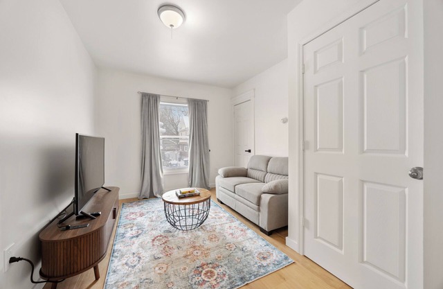 Modern Serenity Stay w/ king Bed, WIFI and Central Air 1 & 1/2 baths!