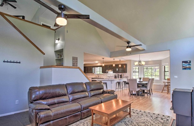 NEW! Modern Show Low Retreat w/ Deck & Mtn Views!