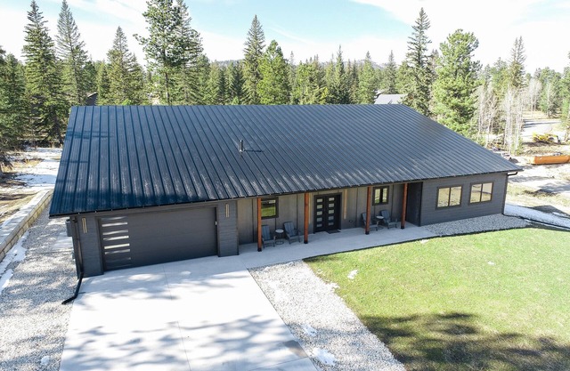 Modern Single-Level Property w/ Covered Patio, Fire-Pit, Hot Tub, Open Plan!