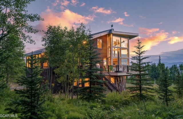 Modern ski house on 5 acres w/ a huge hot tub near Winter Park, Fraser & Granby