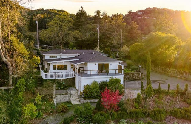 Modern Sonoma Stay w Spacious Deck Views Prime Location Bennett