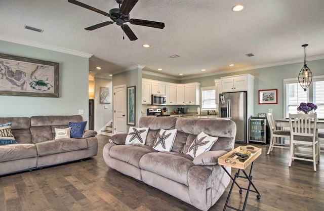 Modern & Spacious St Simons Home: 4 Mi to Beach!