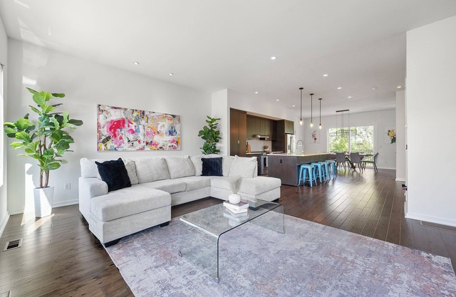 Modern Spacious 4-Level Townhome-Near Downtown ATL