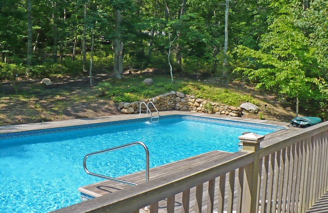 Modernes, geräumiges Hamptons-Haus mit beheiztem 46-Fuß-Pool in Amagansett