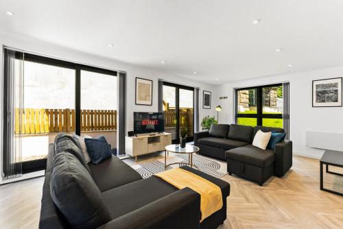 Modern Spacious Leeds Apartment - Parking