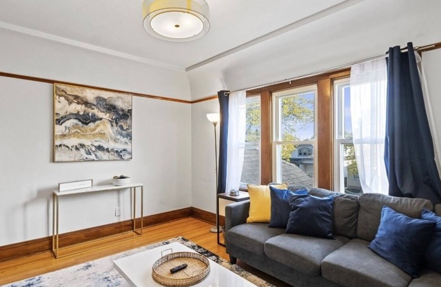 Modern Spacious UPPER level 2 BR in BEAUTIFUL Bayview
