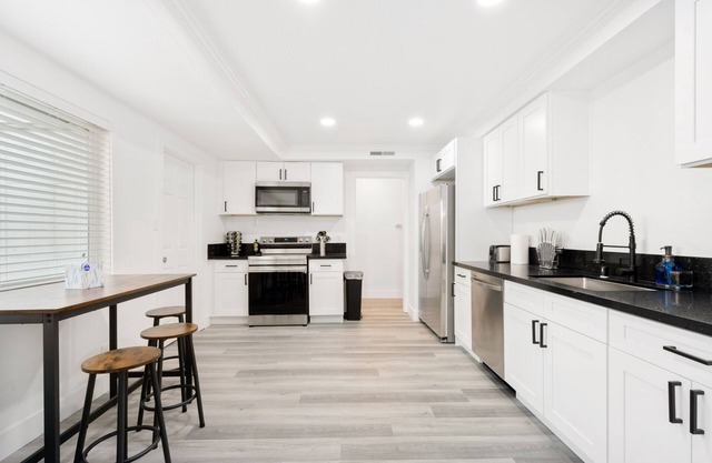 MODERN SPACIOUS 4B2B GAME RM, OFFICE, & PRIV POOL