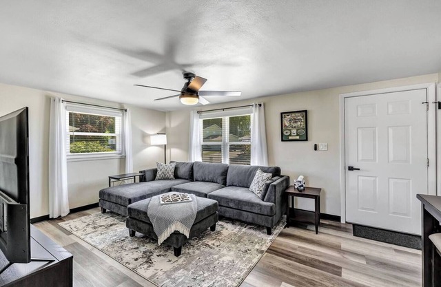 Modern Stadium Home- Walking Distance to Lambeau