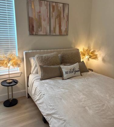 Modern Stay 7min Downtown Near Airport & Aquarium