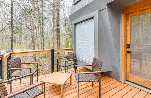 Modern Studio ~ 2 Mi to MSU in Starkville!