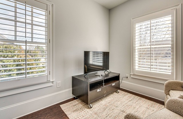 Modern Studio < 5 Mi to Downtown Alpharetta!