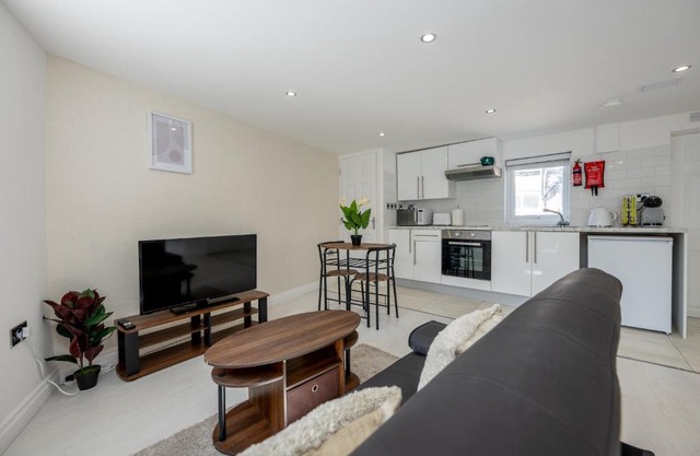 Modern Studio Apartment Kings Lynn