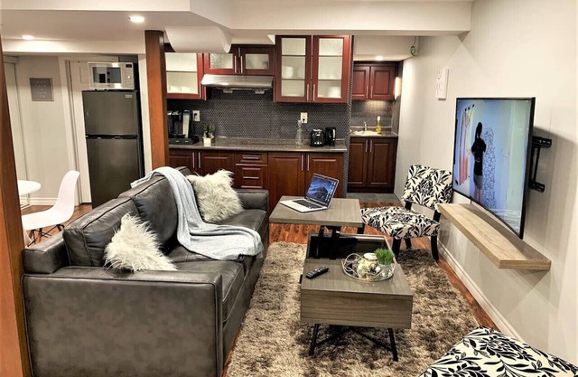 Modern Studio Bsmt Unit @ The Heart of Mississauga