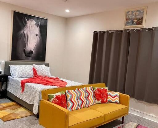 Modern Studio, Heart of Riverside sq mins shops.
