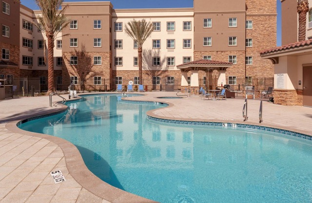 Modernes Studio in Phoenix | Außenpool + Whirlpool + kostenloses Frühstück