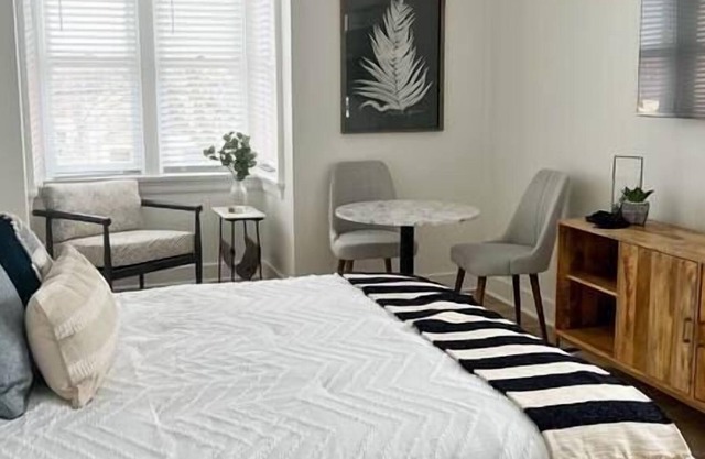 Modern Studio in heart of town.