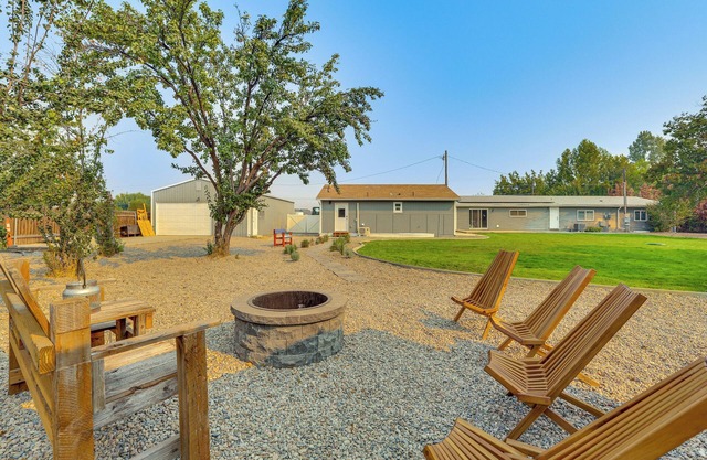 Modern Studio Near Lake Lowell: 6 Mi to Boat Ramp