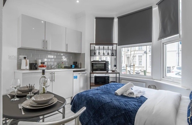 Modern Studio Rooms in Zone 2 London*1
