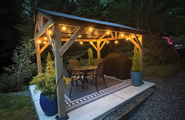 Modern studio with hot tub and patio access