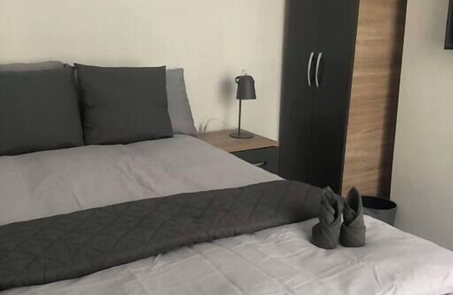 Modern Stunning 4 Bed House in Central Stoke