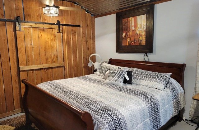 Modern Style Cabin with deck to watch ranch animal
