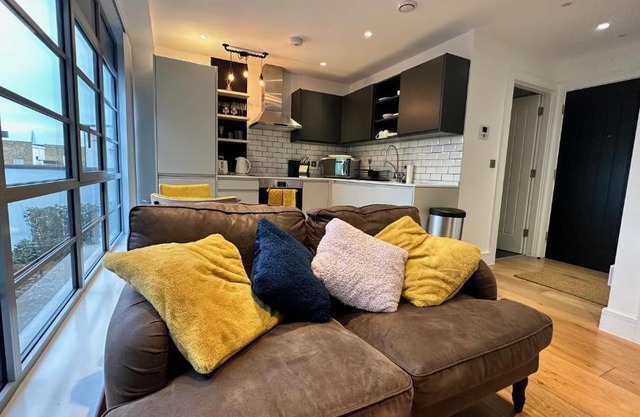 Modern & stylish 1 bedroom flat