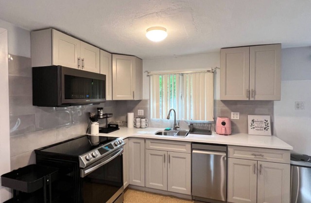 Modern Stylish 3b3b Home @Glen Cove