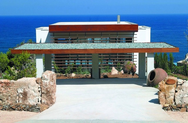 Moderne, stilvolle Villa mit 4 Schlafzimmern, privatem Pool und spektakulärem Meerblick, direkter Zugang zum Strand!