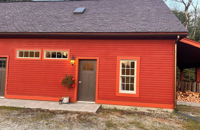 Modern, Stylish apartment on Stunning Horse Farm in Shaftsbury Vermont.