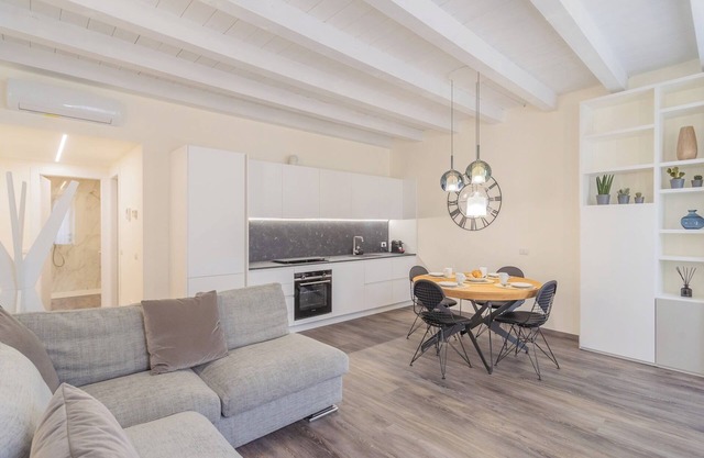 Modern & Stylish Apartment in Como City