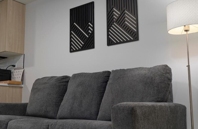 Modern Suite by Royal Alexandra Hospital l Free Parking WiFi Netflix