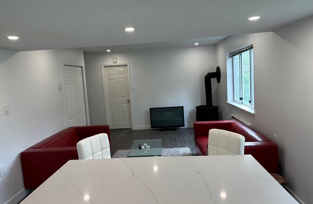 Modern suite in Garibaldi Highlands, near all outdoors fun and 45m to whistler
