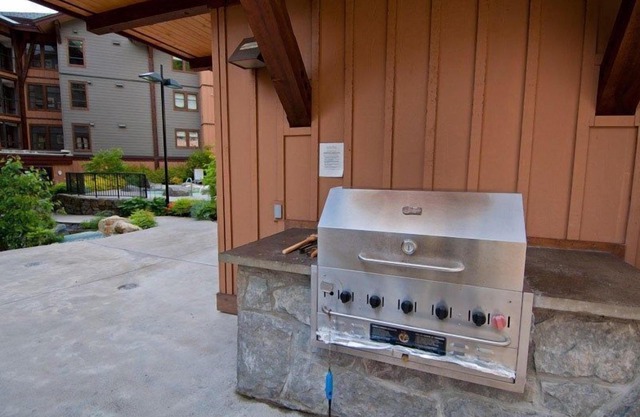 Modern Suite + King Beds | 5 Mins from DT Whistler