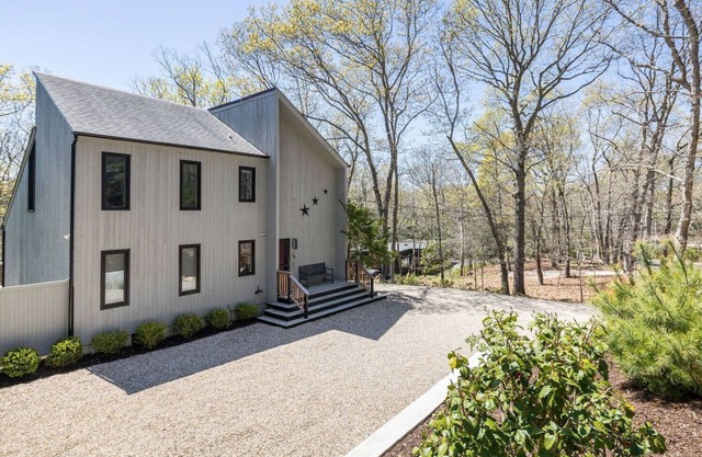 Moderne, renovierte Sommervermietung in East Hampton, nur wenige Minuten vom Strand entfernt