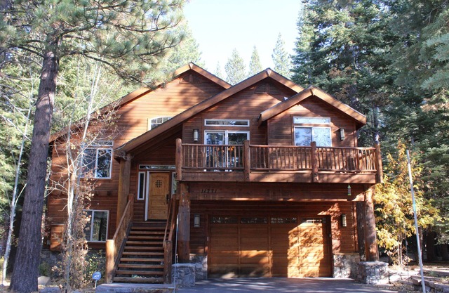 Modern Tahoe Donner Cabin. Hot Tub. Near Trails, Skiing & Downtown Truckee
