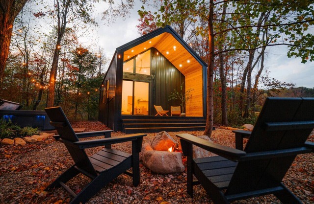 Modern Tiny Cabin + Hot Tub | Fire Pit in the Hocking Hills!