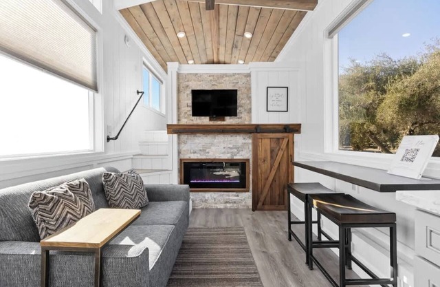Modern Tiny Home in Olive Grove! Relax! Near SNP