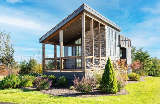 Modern Tiny Home | Stunning Views + Top Amenities