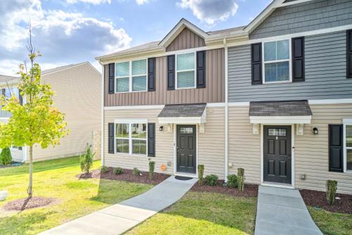 Modern Townhome about 7 Mi to Downtown Nashville!