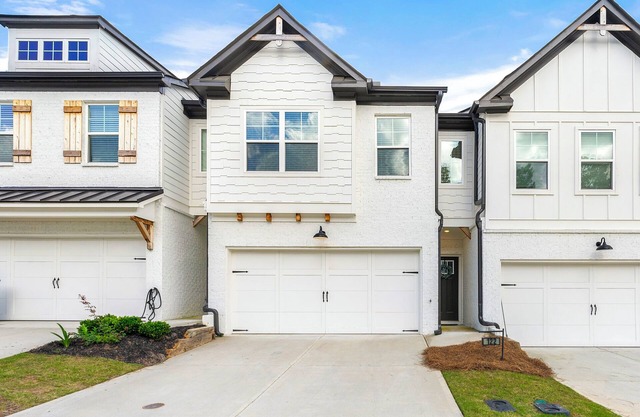 Modern Townhome in Auburn